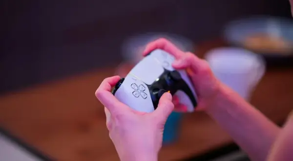 Jak podłączyć pada od PS5 do PC bez problemów – proste metody